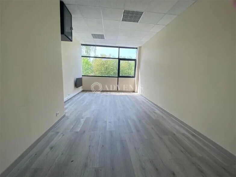 Office in Lognes for sale - Interior Photo - Image 1 of 8