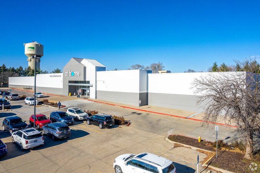 10331 University Ave, Clive, IA for sale - Primary Photo - Image 1 of 1