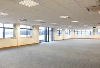 Warwick House, Swindon for lease Interior Photo- Image 2 of 4