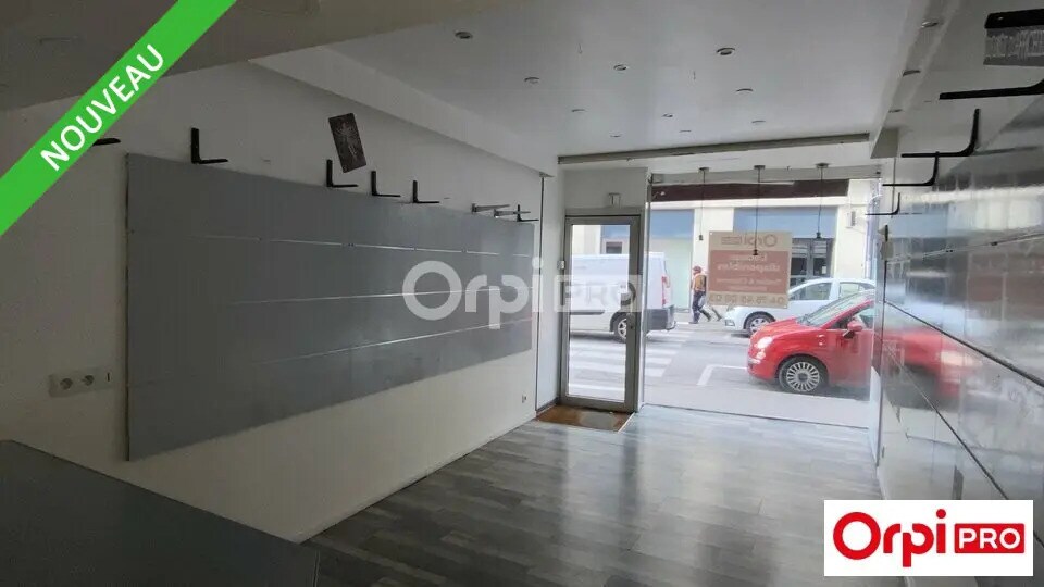 Retail in Romans-sur-Isère for lease - Interior Photo - Image 2 of 7
