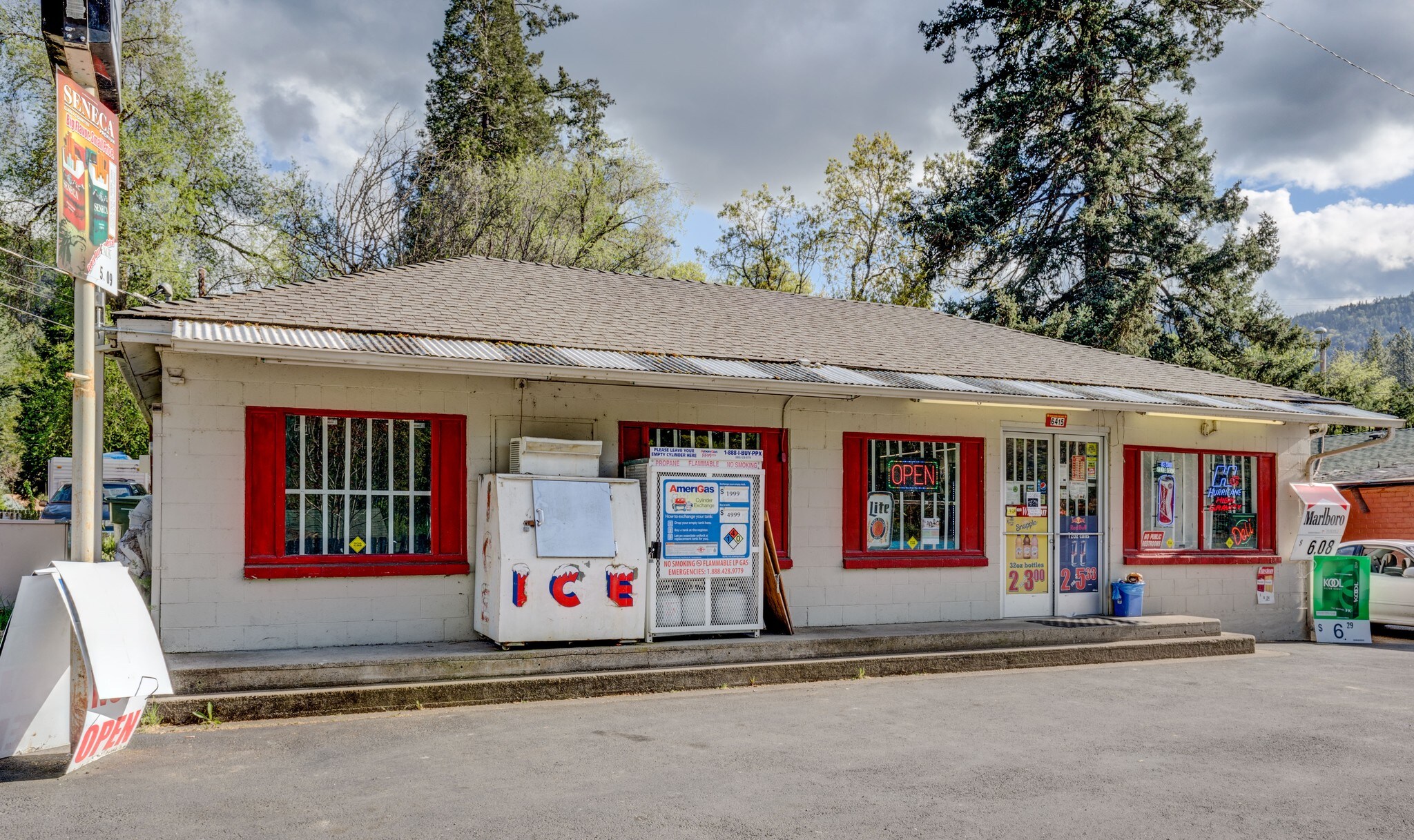 6415 Rogue River Hwy, Grants Pass, OR for sale Primary Photo- Image 1 of 1