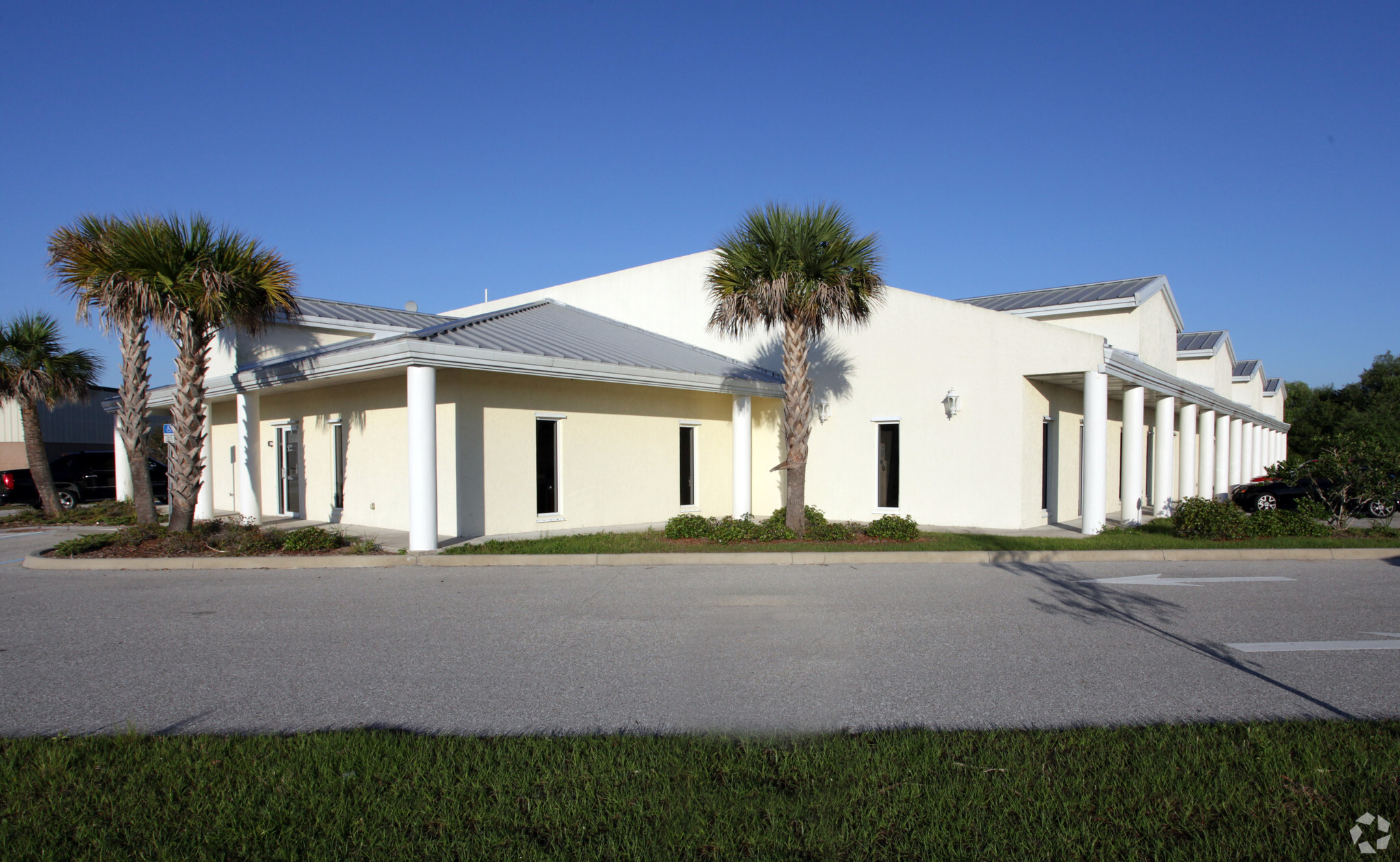 300 Triple Diamond Blvd, Nokomis, FL for sale Primary Photo- Image 1 of 1