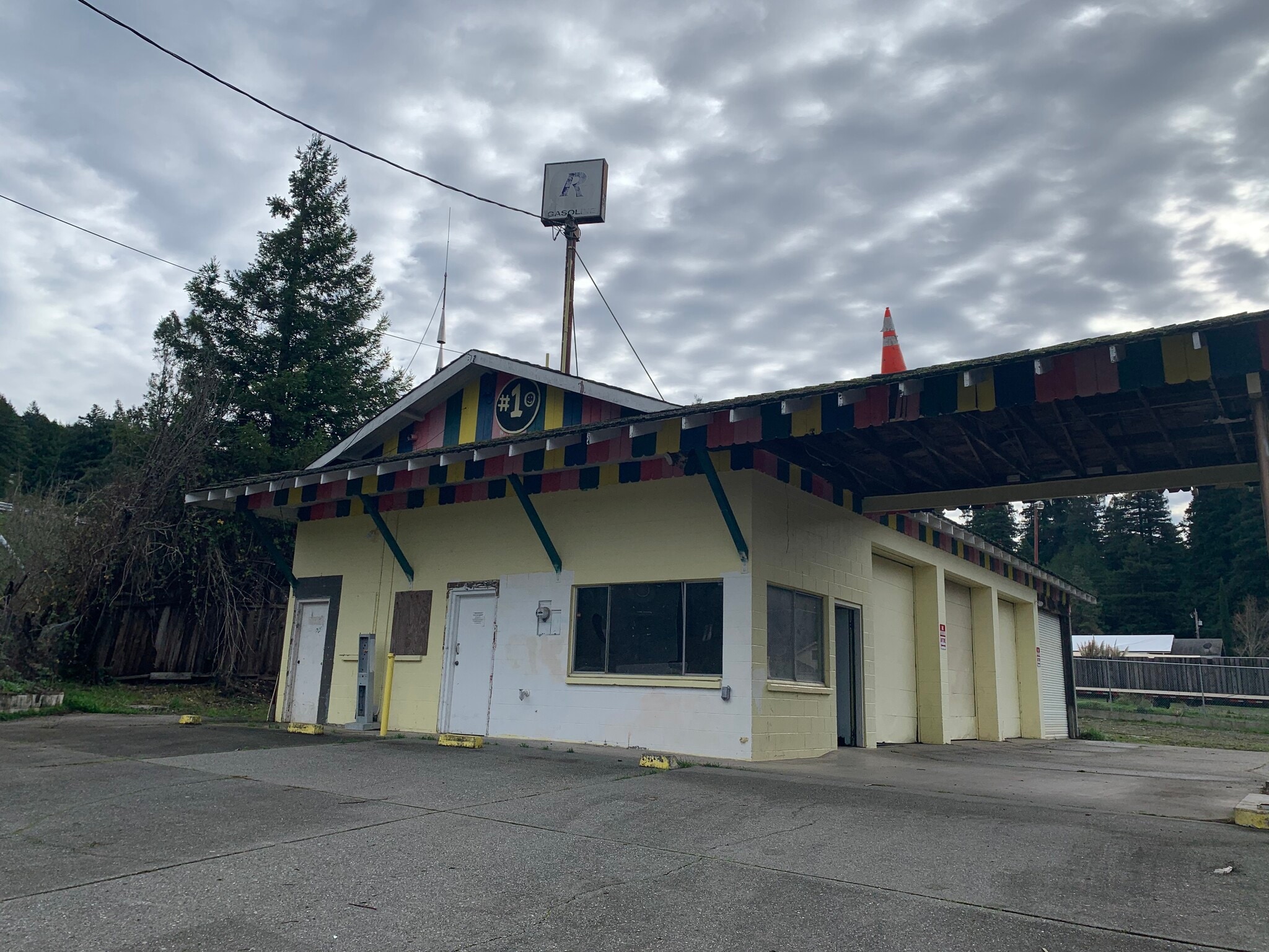 115 Weott Heights Rd, Weott, CA for sale Primary Photo- Image 1 of 2