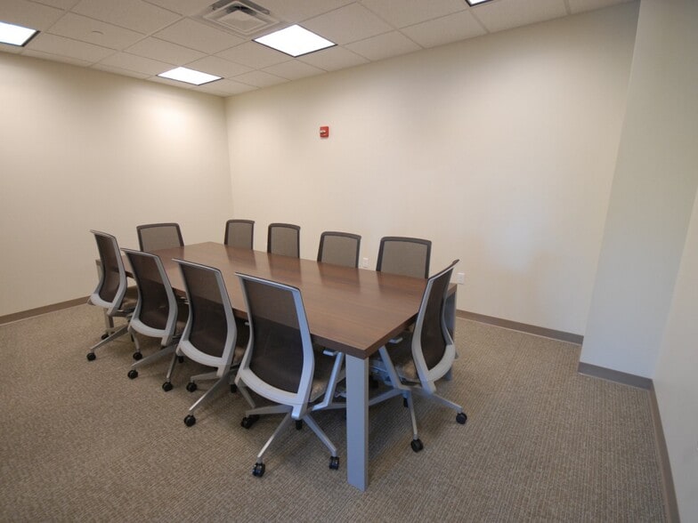 2255 Wealthy St SE, Grand Rapids, MI for lease - Interior Photo - Image 3 of 10