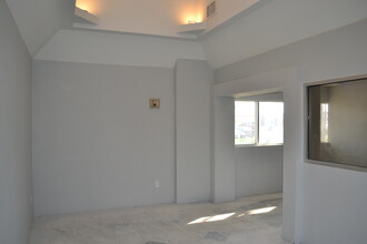 4910 San Bernardo Ave, Laredo, TX for lease Interior Photo- Image 2 of 7