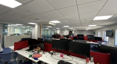 4-6 Arden Grv, Harpenden for lease Interior Photo- Image 2 of 4