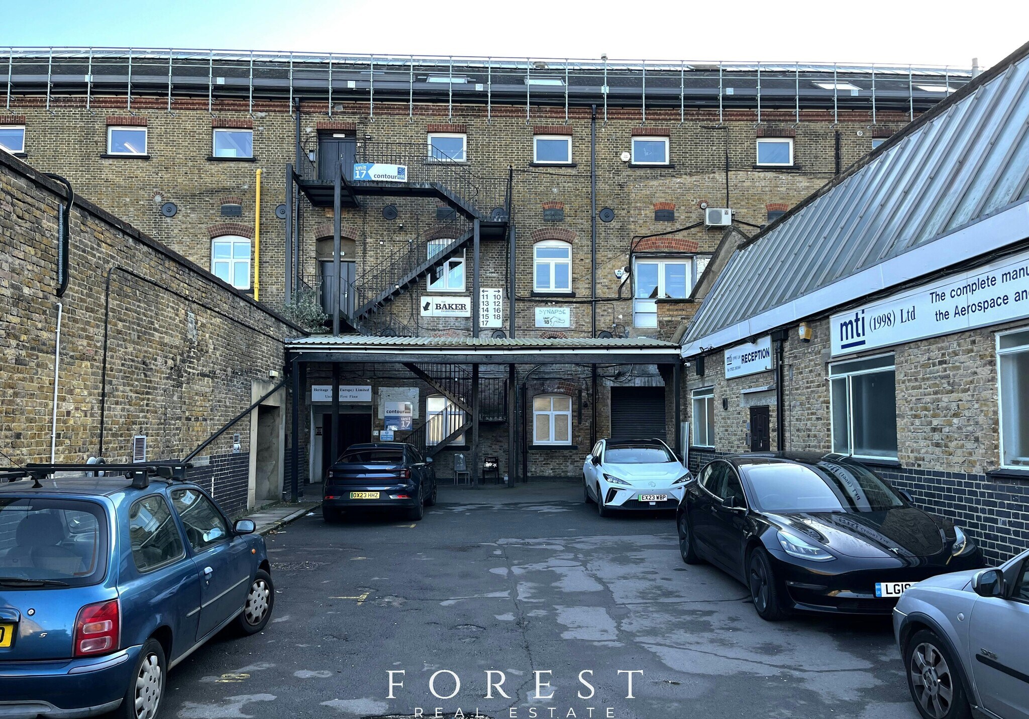 Sandown Rd, Watford for lease Primary Photo- Image 1 of 28