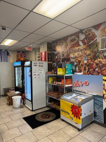 1126 Northampton St, Easton, PA for sale - Interior Photo - Image 2 of 35