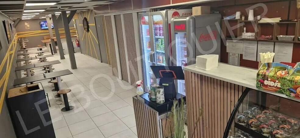 Retail in Le Havre for sale - Building Photo - Image 2 of 9