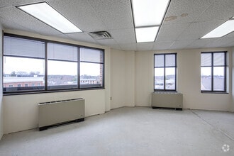 3975 University Dr, Fairfax, VA for lease Interior Photo- Image 2 of 6