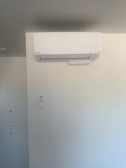 1236-1238 W 90th Pl, Los Angeles, CA for sale - Interior Photo - Image 2 of 26