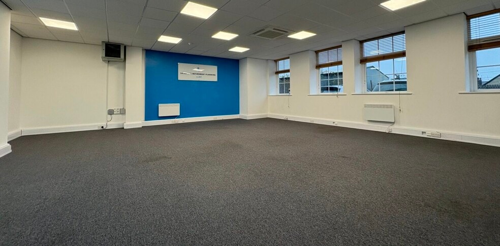 Suite 2 Peel Mills Commercial Street, Leeds for lease - Interior Photo - Image 3 of 8