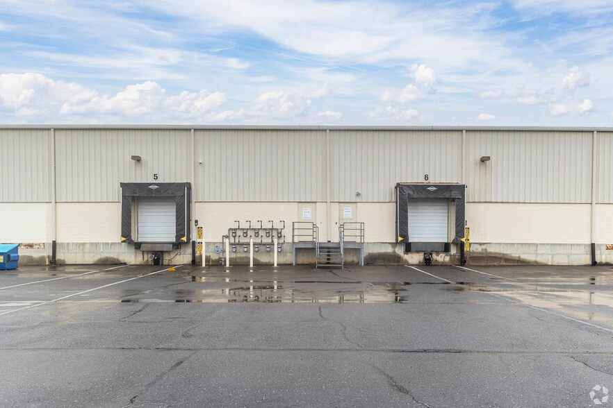 323A Fairfield Rd, Freehold, NJ for lease - Building Photo - Image 3 of 6