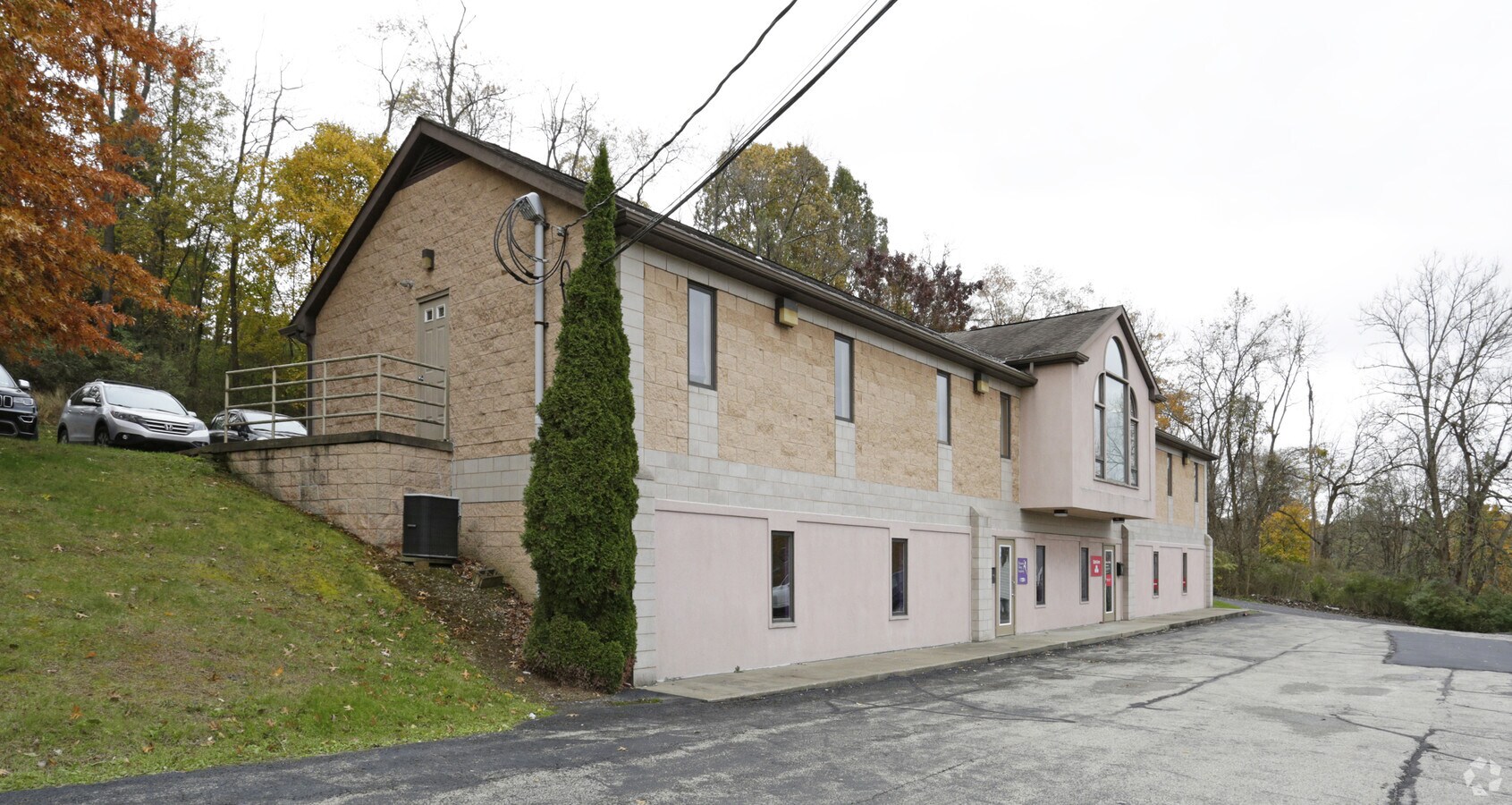 5727 Library Rd, Bethel Park, PA 15102