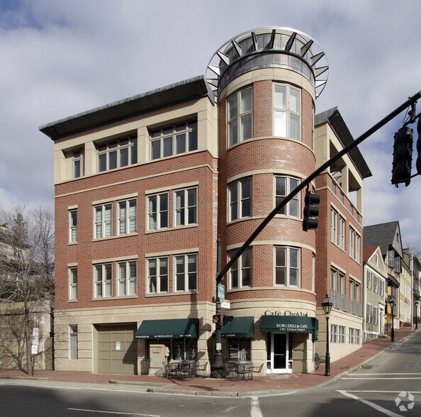 2 Thomas St, Providence, RI for sale - Primary Photo - Image 1 of 1