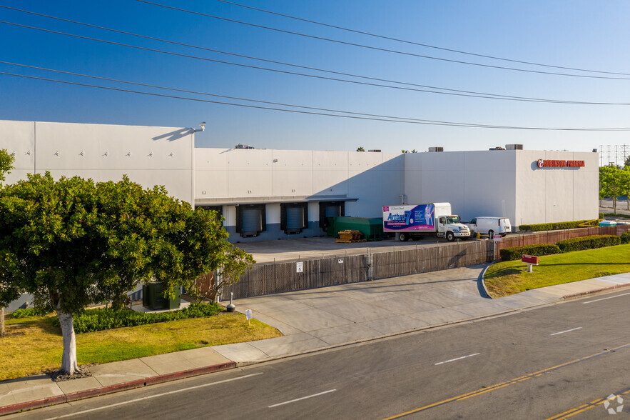 1683 Sunflower Ave, Costa Mesa, CA for lease - Building Photo - Image 2 of 8