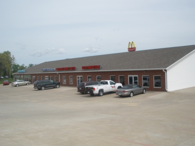 101 Westgate Dr, Maquoketa, IA for sale - Building Photo - Image 2 of 2