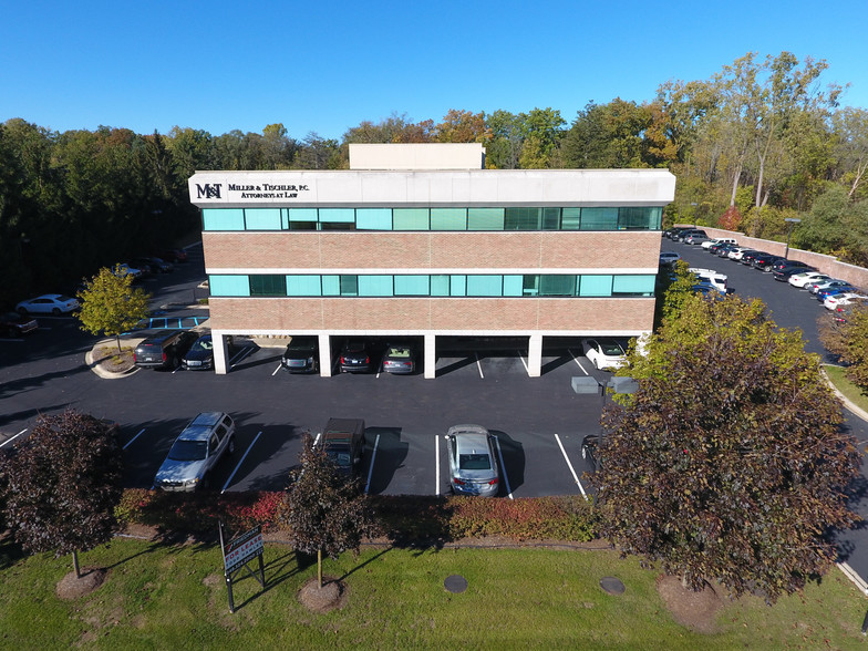 28470 W 13 Mile Rd, Farmington Hills, MI for lease - Building Photo - Image 2 of 10