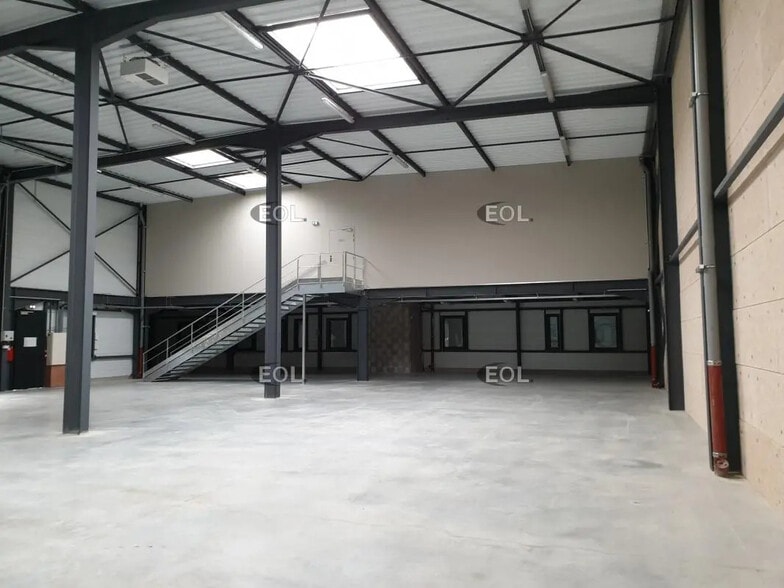 Flex in Genas for lease - Building Photo - Image 3 of 12