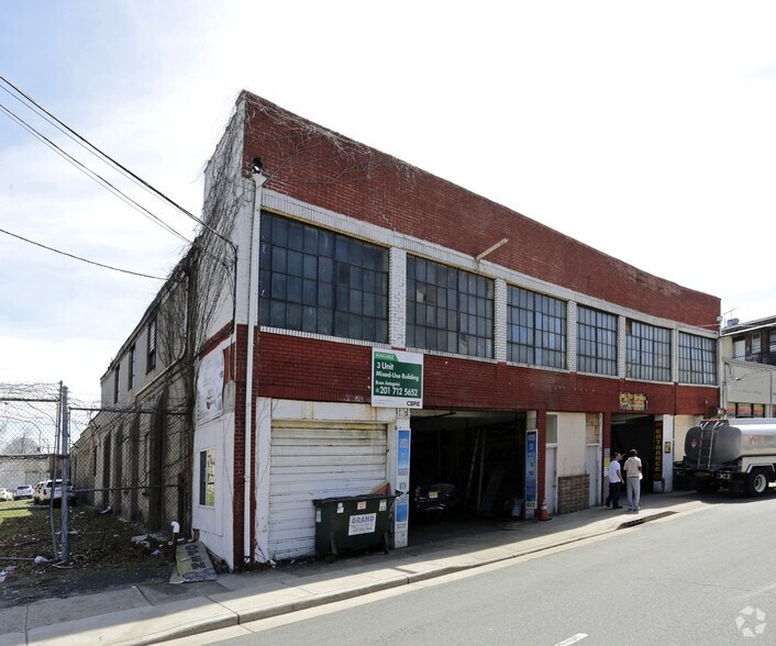 112 E 4th St, Plainfield, NJ for sale - Primary Photo - Image 1 of 1