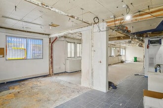 18 Bis Rue Violet, Paris for sale Interior Photo- Image 2 of 7