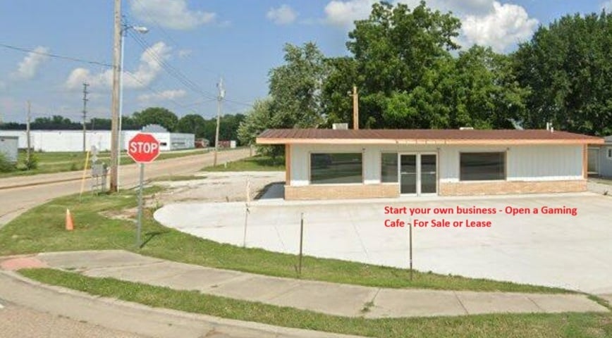 110 N Poplar St, Pana, IL for lease Primary Photo- Image 1 of 2