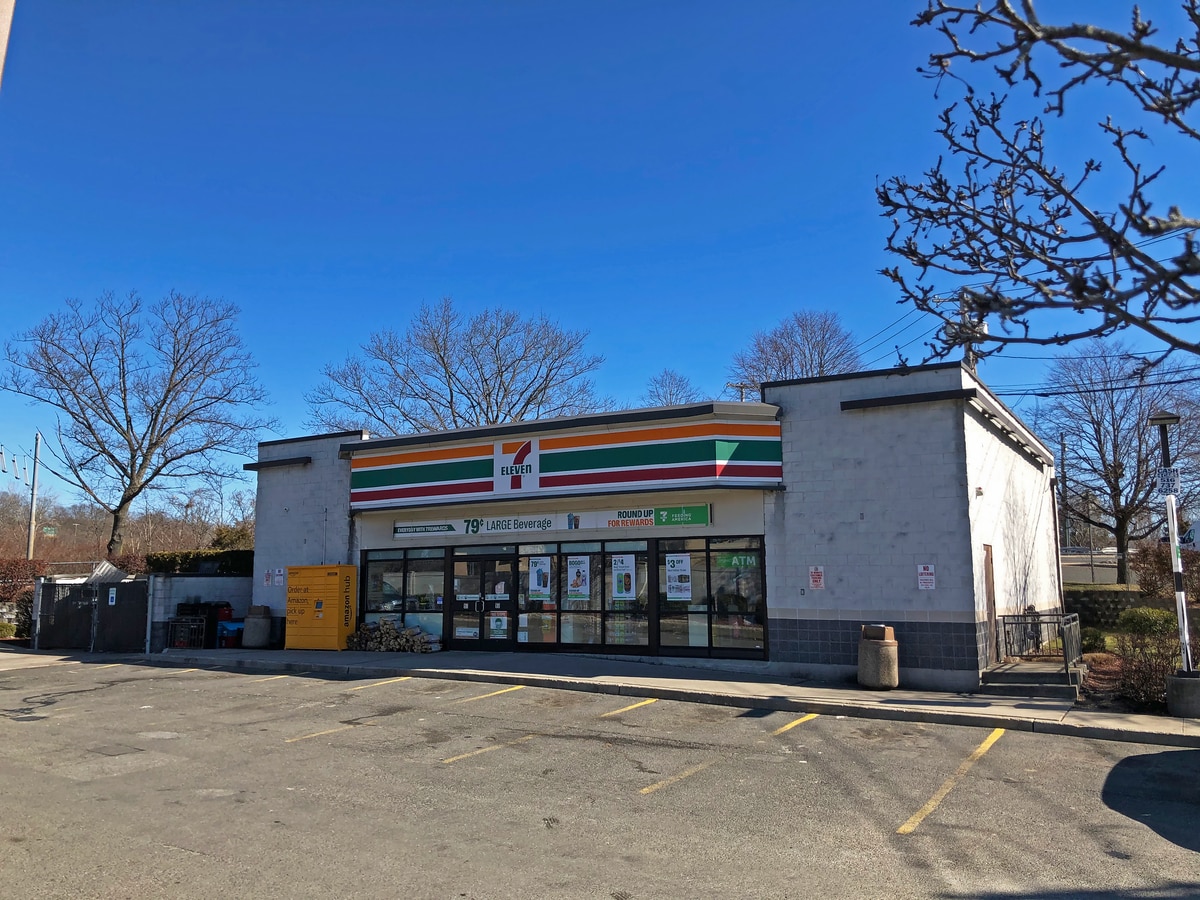 160 Sunnyside Blvd, Plainview, NY 11803