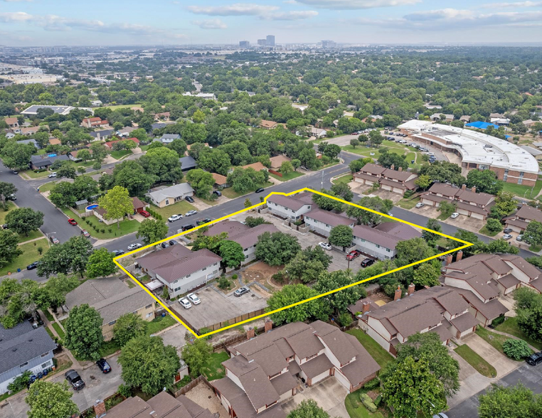 8905 Tronewood Dr, Austin, TX for sale - Building Photo - Image 2 of 26