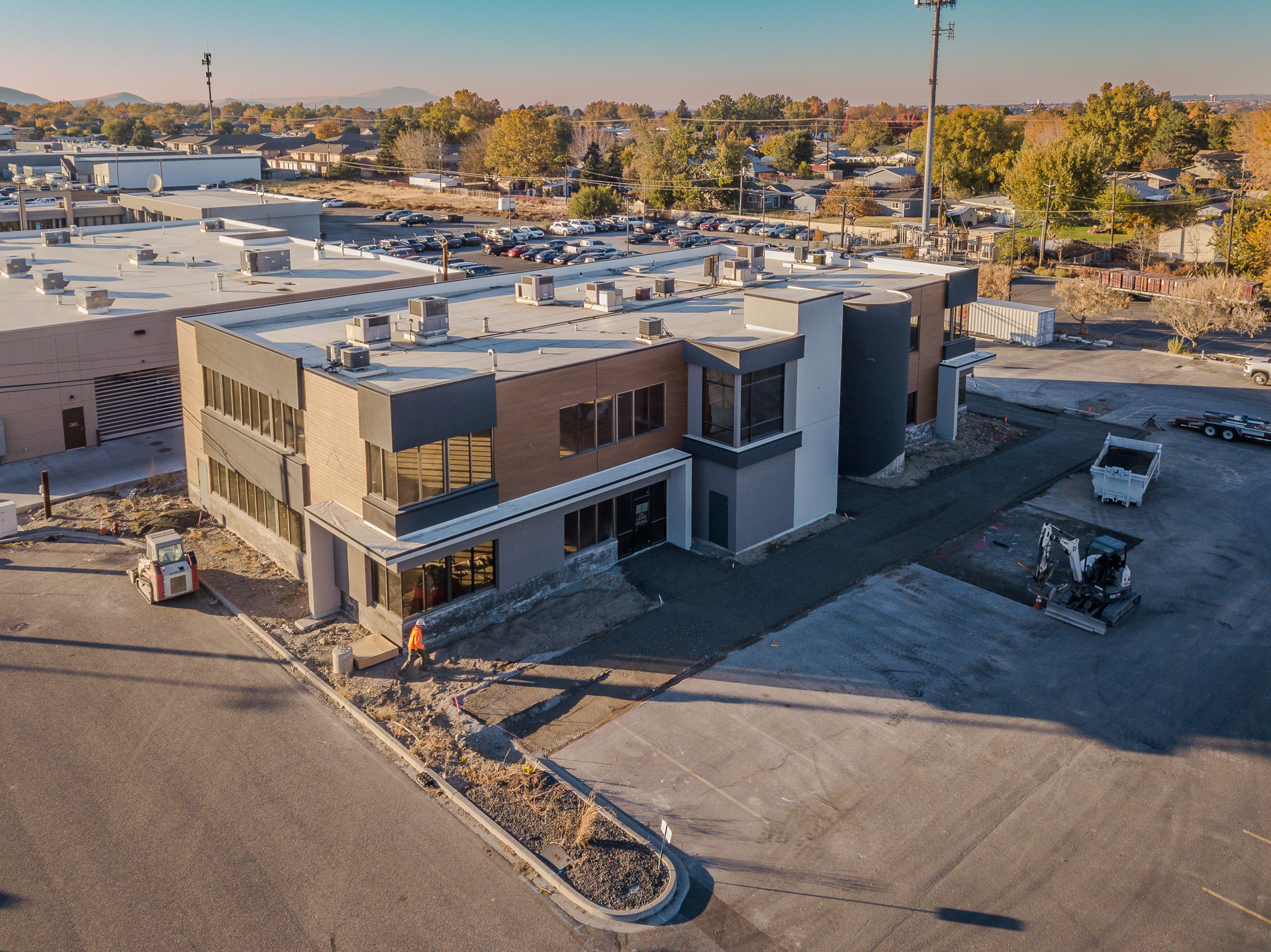 2810 W Clearwater Rd, Kennewick, WA for lease Building Photo- Image 1 of 6