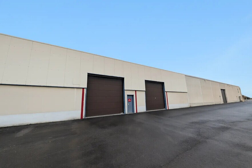 Rue Marie Louise Burgert Neuv, Reims for lease - Building Photo - Image 3 of 12