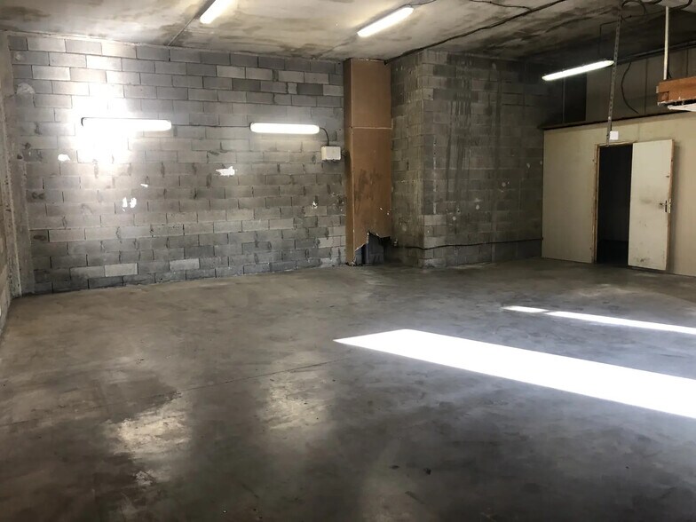 Industrial in Velaux for lease - Interior Photo - Image 3 of 6