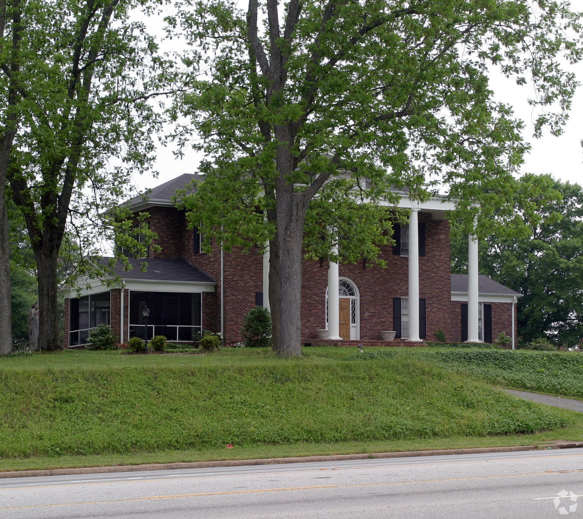 1550 E Main St, Duncan, SC for sale Primary Photo- Image 1 of 1