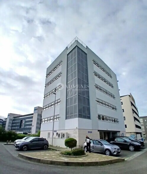 Office in Le Mans for lease - Building Photo - Image 3 of 3