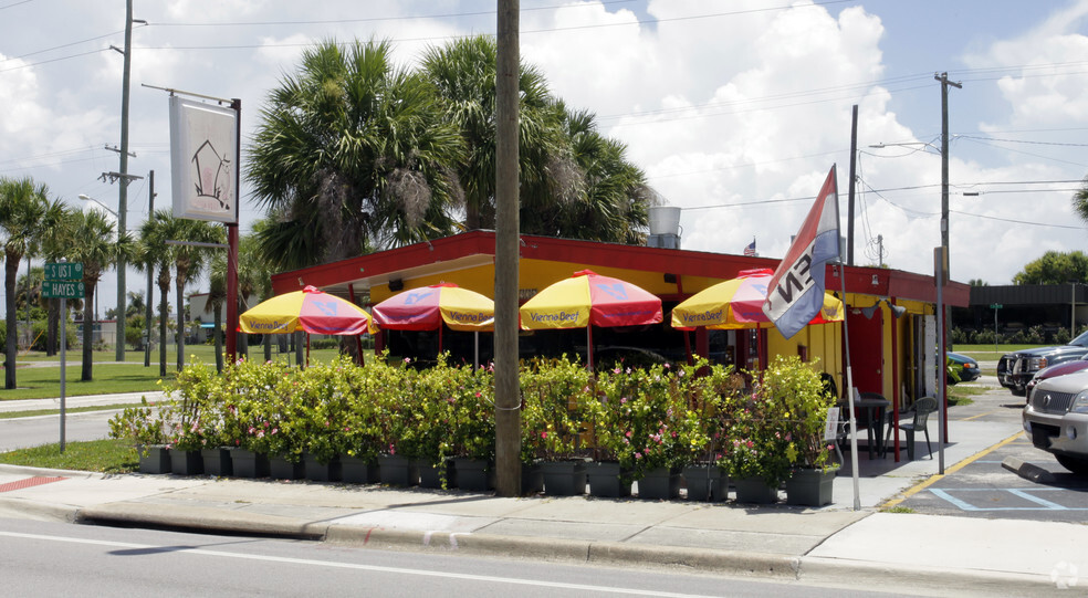 2 Freestanding Retail Buildings on US-1 portfolio of 2 properties for sale on LoopNet.com - Building Photo - Image 2 of 9