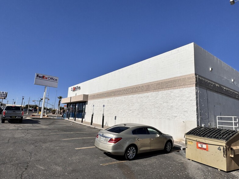 4190 N Mesa St, El Paso, TX for lease - Building Photo - Image 2 of 2