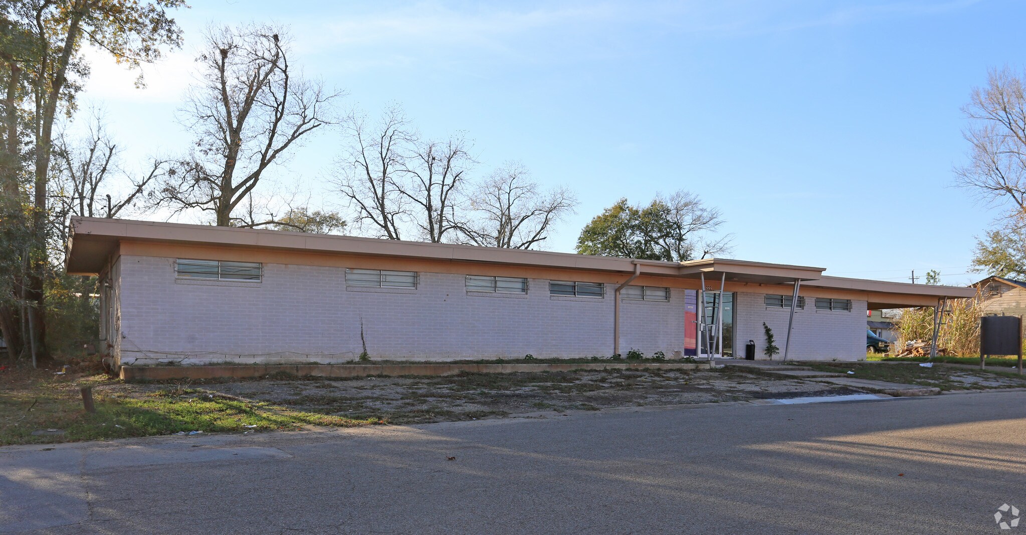 222 N 6th St, Conroe, TX for sale Primary Photo- Image 1 of 1