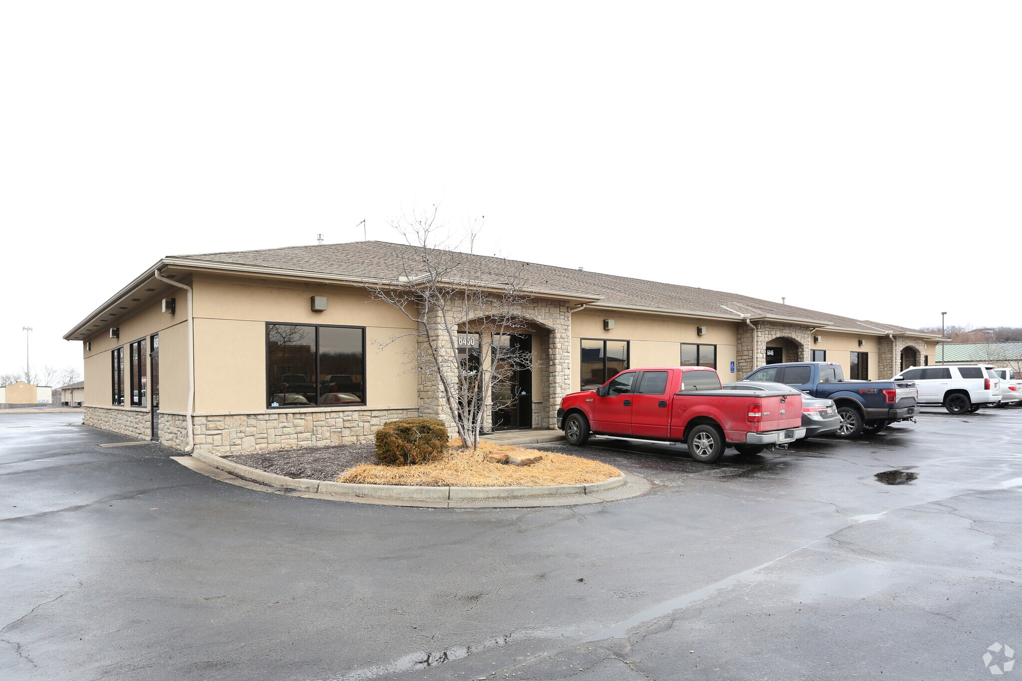 6442-6450 Vista Dr, Shawnee, KS for sale Primary Photo- Image 1 of 1