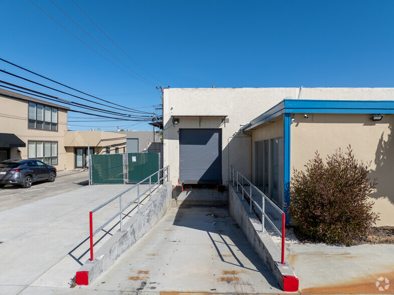 855-857 Malcolm Rd, Burlingame, CA for lease - Building Photo - Image 3 of 11