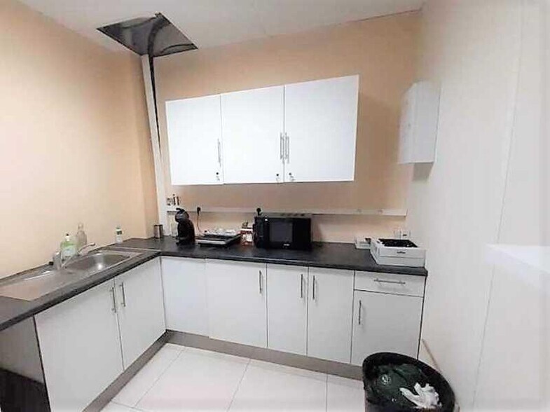 105 Boulevard De Chanzy, Montreuil for sale - Interior Photo - Image 3 of 6