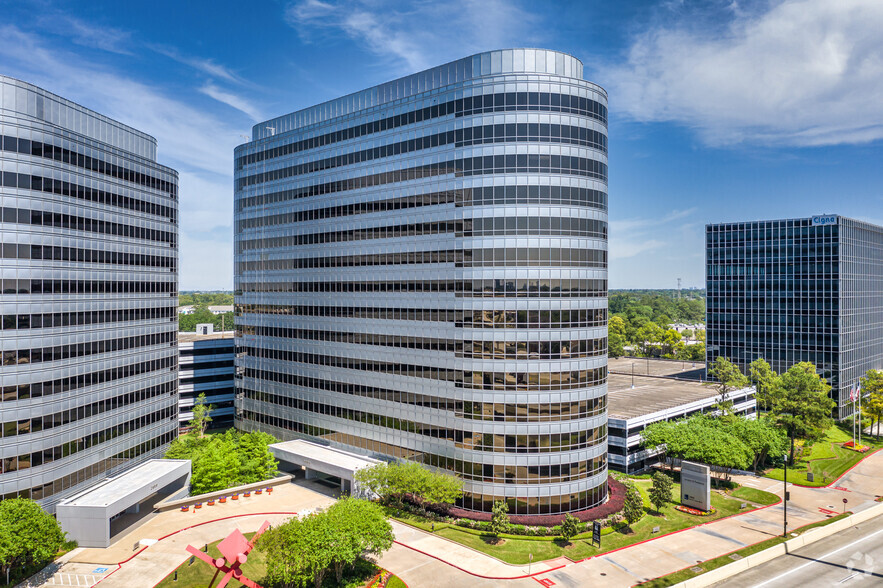 2900 N Loop Fwy W, Houston, TX for lease - Building Photo - Image 1 of 12