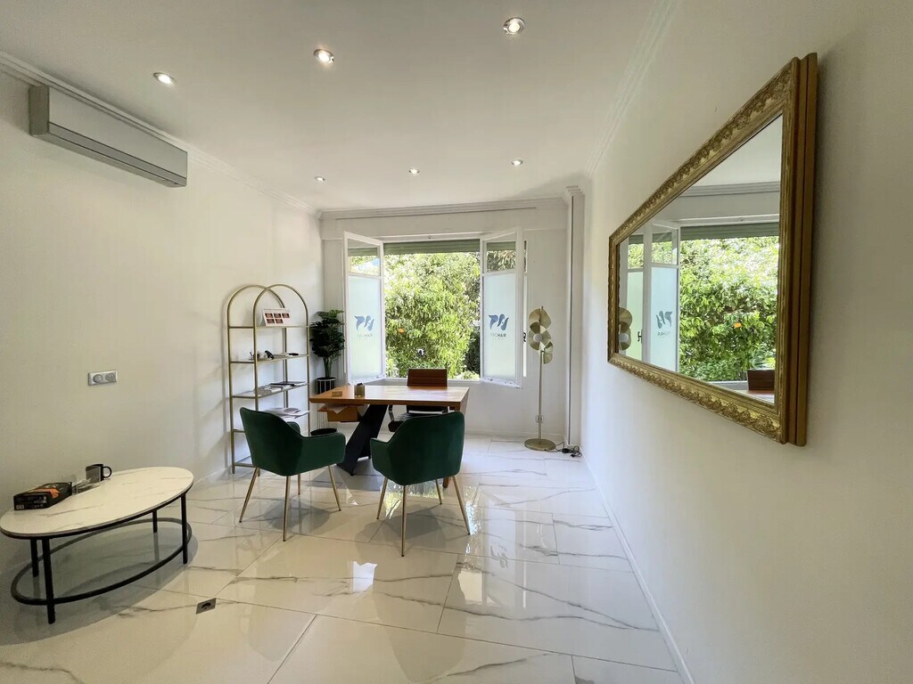 Vente Bureaux 67 m² - Photo 1