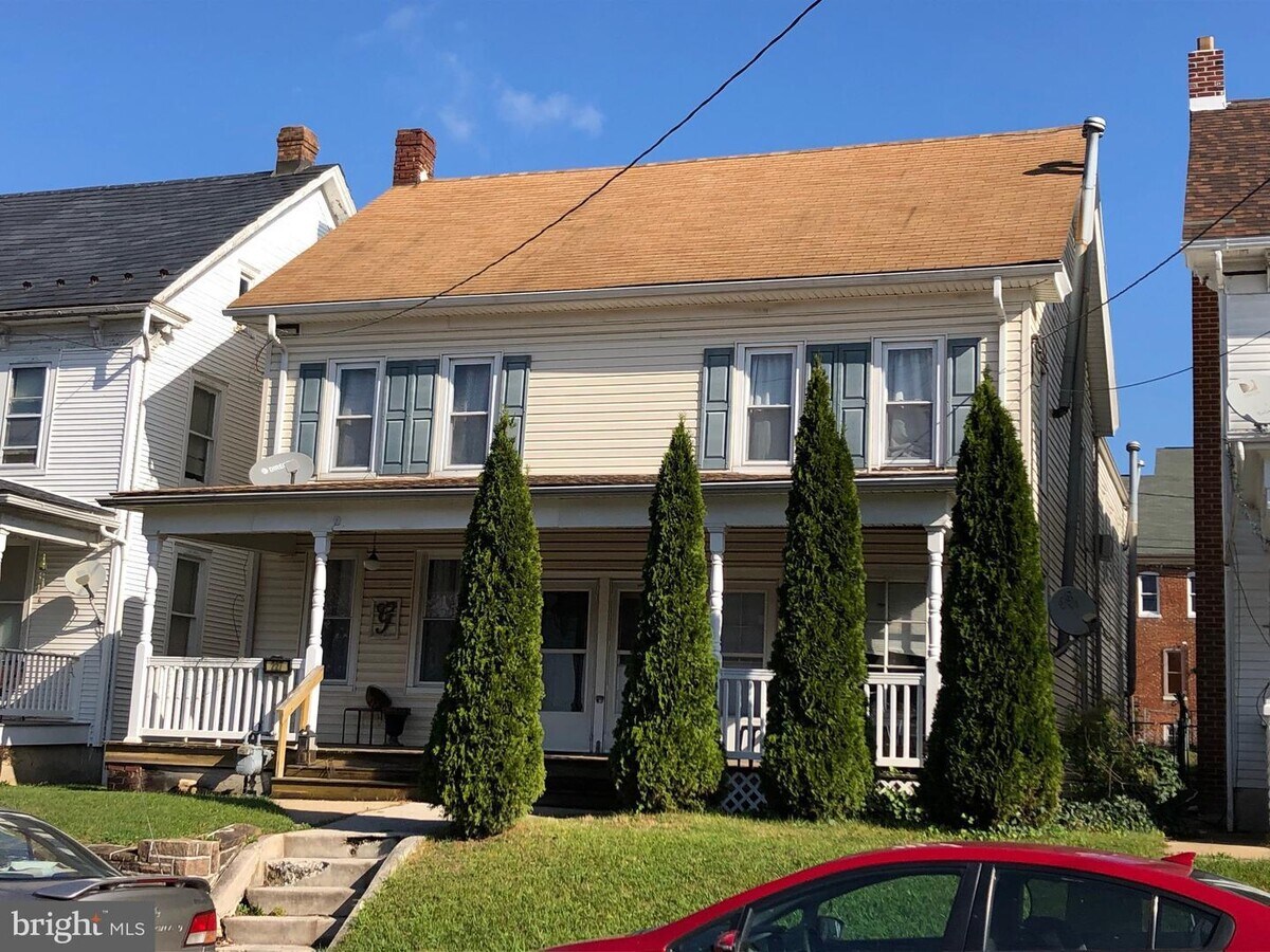 225 N Main St, Red Lion, PA 17356