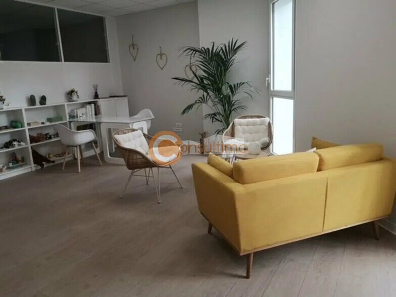 Office in Le Pian-Médoc for sale - Interior Photo - Image 3 of 8