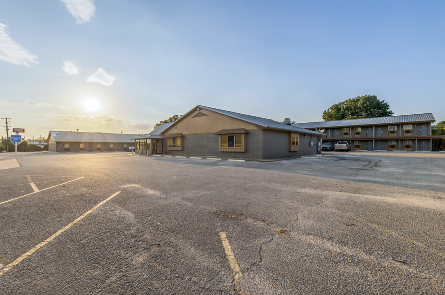 1200 W Cameron Ave, Rockdale, TX for sale - Building Photo - Image 2 of 12