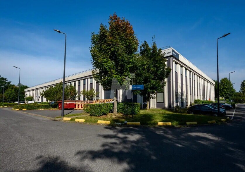 Flex in Lisses for lease - Building Photo - Image 2 of 9