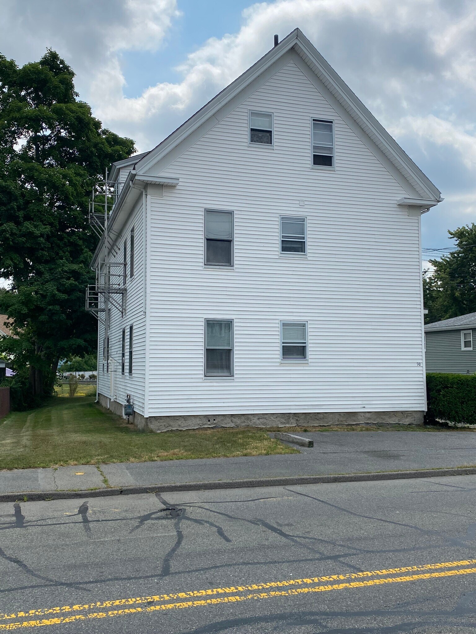 90 Oak St, Taunton, MA 02780