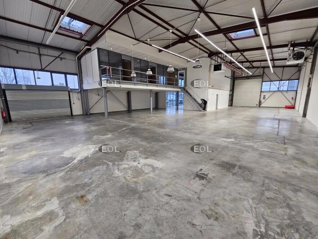 Location Local d'activités 596 m² - Photo 1