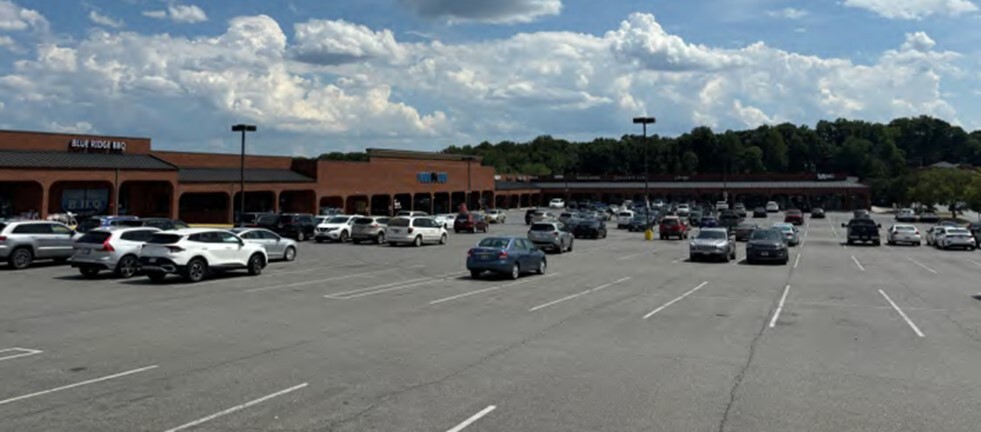 18013 Forest Rd, Forest, VA for lease Building Photo- Image 1 of 8