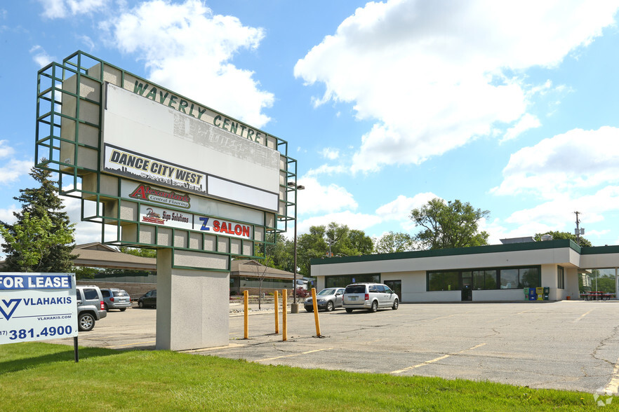 319-325 S Waverly Rd, Lansing, MI for lease - Building Photo - Image 2 of 12