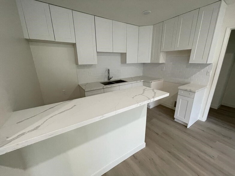 553 N Flores St, Los Angeles, CA for sale - Building Photo - Image 3 of 58